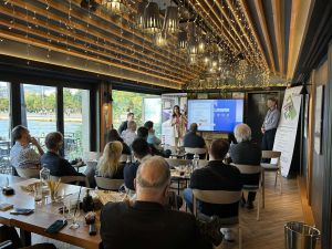 Παρουσίαση διαδραστικής οθόνης από το τμήμα υποστήριξης